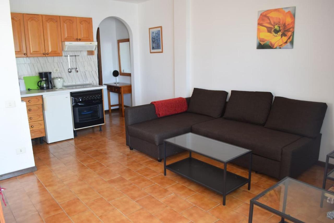 Apartamento Reni Tias Bagian luar foto
